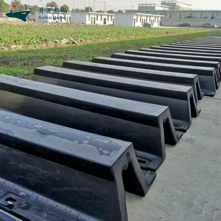 بندرگاہ کی حفاظت کو مضبوط بنانا: Qingdao SunKai میرین بڑے پیمانے پر ڈومیسٹک اور بین الاقوامی ٹرمینلز پر برتھنگ آپریشنز کی حفاظت کے لیے ڈاک ربڑ کے بمپر سٹرپس تیار کرتا ہے۔